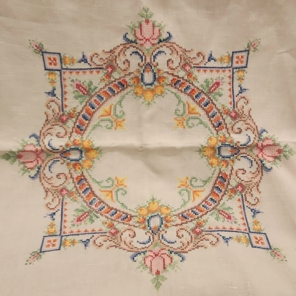 Vtg Cross Stitch Small Table Cover 2 napkins